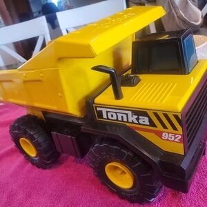 Tonka Yellow Mighty Dump Truck Toy # 952 vintage